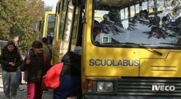 Congelati i costi di mensa e trasporto scolastico: «Aiuto a famiglie in crisi»
