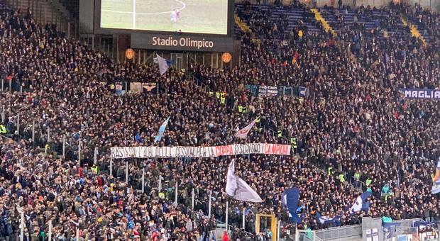 Lazio, la Nord chiede rinforzi: «Servono i campioni. Lotito caccia i soldi»
