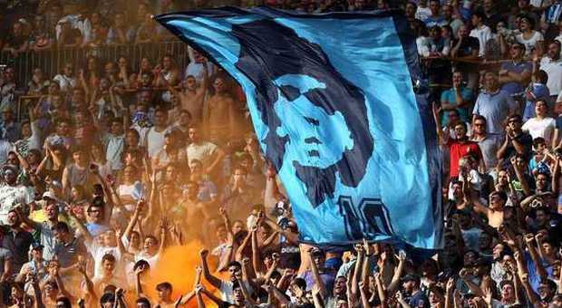 Calcio. Maradona: «Ho visto le bandiere con la mia faccia, grazie napoletani»