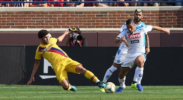 Napoli, tanti passi indietro: il Barcellona vince 4-0 con Suarez