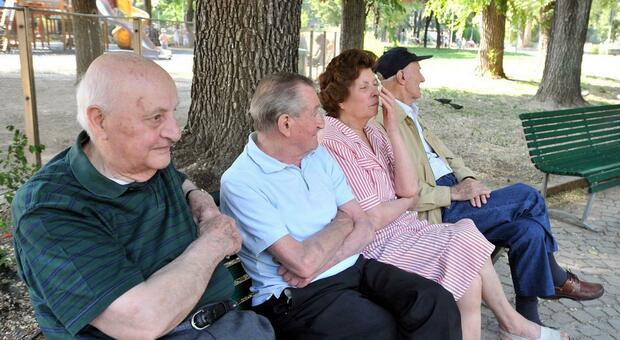 I pensionati italiani in Albania: «Stufi dell'Italia, siamo un Paese morto. Qui si sta molto meglio»
