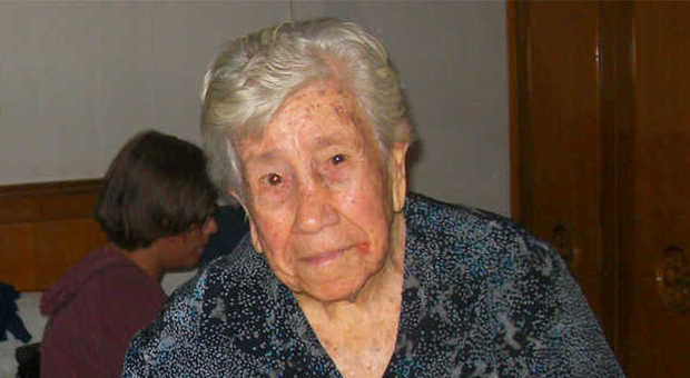 Procida. Nonna Assunta, 100 anni e la passione per le alici fritte