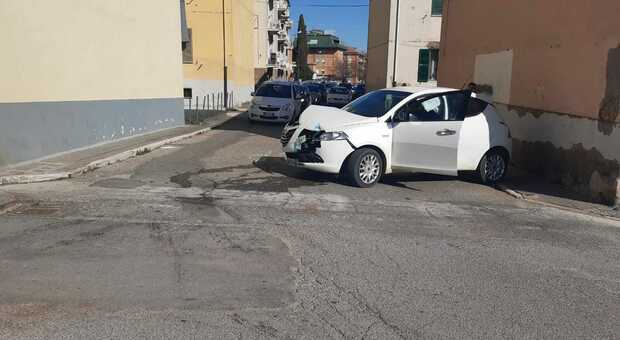 Scontro tra auto e bus a Civita Castellana, ferita una donna