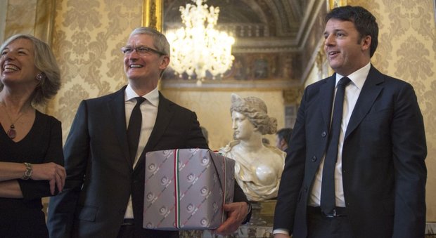 Apple punta su Napoli, Tim Cook incontra Renzi: «Bello incontrare i talentuosi sviluppatori italiani»