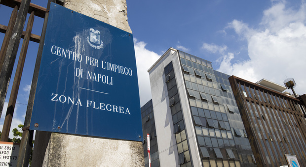 Reddito di cittadinanza, il caso Campania: «Impossibile il via a marzo»