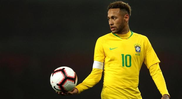 Neymar alla Juve, crollano le quote: «Dybala al Psg, l'affare si farà»