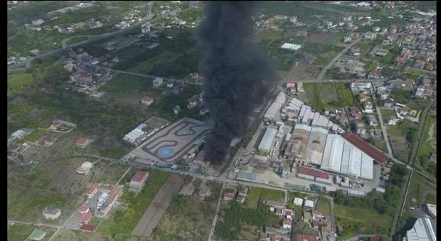 Napoli, forte esplosione in una fabbrica Adler: cinque feriti, uno è gravissimo. «Scenario apocalittico»