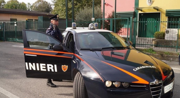 Sorpreso in negozio a rubare vestiti Bloccato e arrestato dai carabinieri