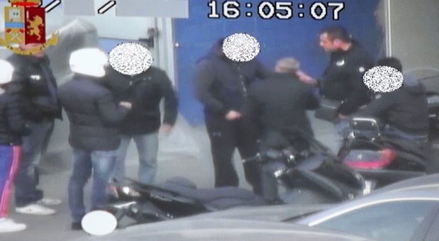 Sgominate le bande dello spaccio a Comasina e Bruzzano, 23 arresti. Anche un poliziotto tra gli affiliati