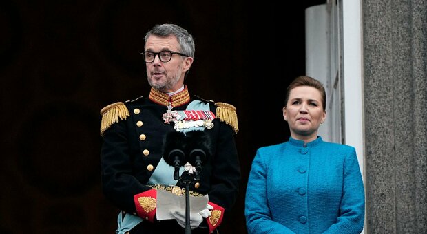 Frederik X nuovo re di Danimarca, «Il mio compito è unire». La madre Margrethe ha abdicato: l'incoronazione e perché non indosserà la corona