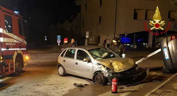 L'incidente accaduto nella notte a Pordenone in via San Valentino
