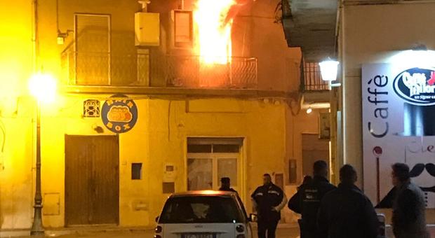 Paura a Castelforte: incendio in un appartamento nel centro cittadino