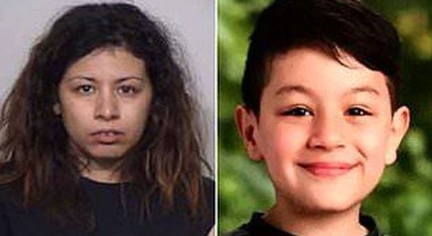 Uccide il figlio di 8 anni soffocandolo con un cuscino: «Me lo hanno chiesto i demoni»