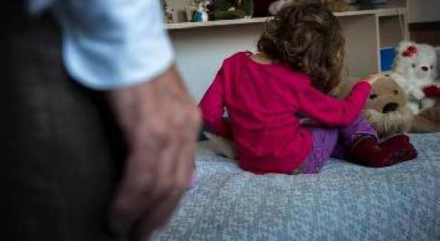 Abusi su bimba di 10 anni, nonno in carcere nel Casertano