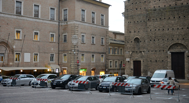 Parcheggi più salati a Macerata, aumenti da novembre. Si paga pure in piazza