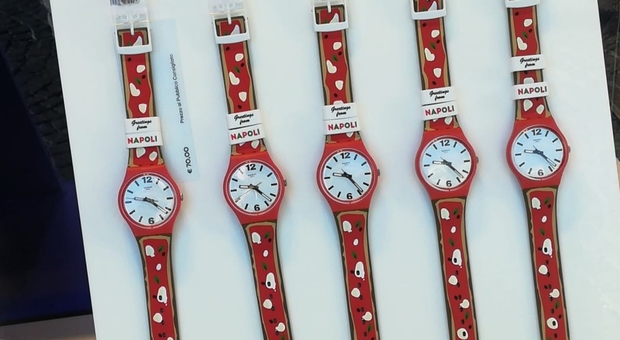 In vetrina l'orologio Swatch firmato Napoli: la pizza sul cinturino
