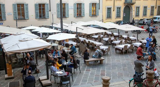 Milano, stop ai dehors selvaggi. Regole più rigide per tavolini all'aperto in vista dell'estate