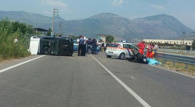 Un'immagine dell'incidente (Foto Giuseppe Miele)