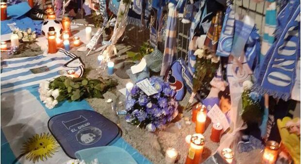 Maradona, a Napoli lutto cittadino nel giorno dei funerali