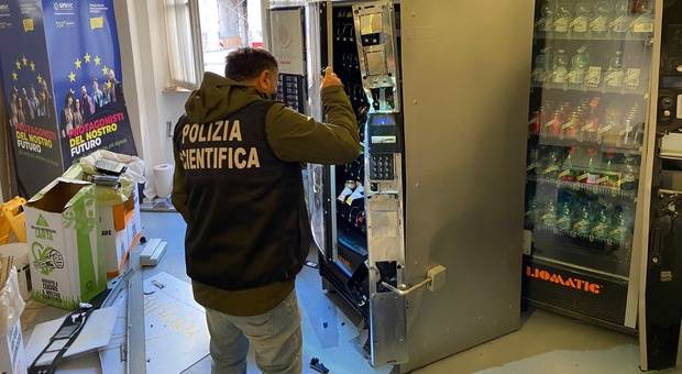 Macerata, non si ferma l'escalation di furti nel centro storico: nel mirino anche il centro servizi Unimc