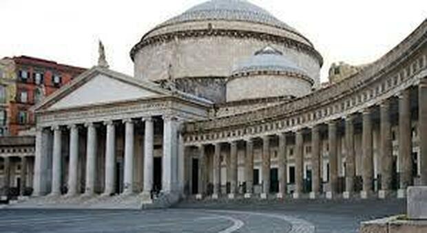 Napoli: torna il Salone del Libro, gli stand in piazza del Plebiscito