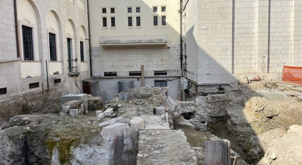 Scavi archeologici in corso a piazza Orsini