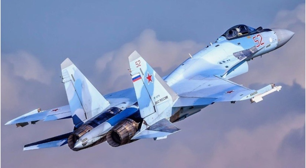 Ucraina guerra, Kiev: «Abbattuti 14 aerei russi in 14 giorni, tirata già anche un coppia di Su-35». Mosca non conferma