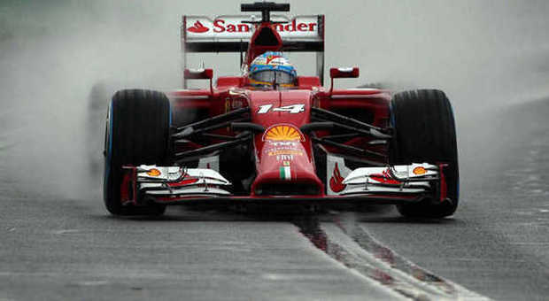 La Ferrari di Alonso sotto la pioggia di Melbourne