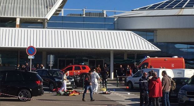 Corsica, spari in aeroporto di Bastia: un morto. Killer in fuga