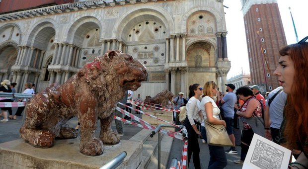 Sfregio a San Marco, la giustificazione dei vandali: «Avevamo bevuto, una bravata»