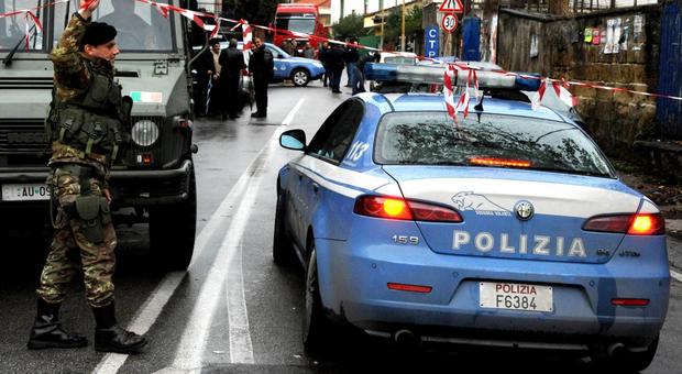 Napoli, sparatoria nella notte: 33enne ferito da quattro uomini su due scooter