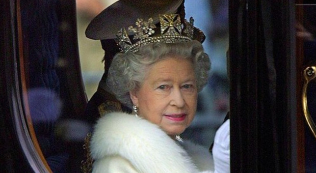 Regina Elisabetta, a un anno dalla morte dove e con chi sono i suoi amati corgi e il suo adorato pony