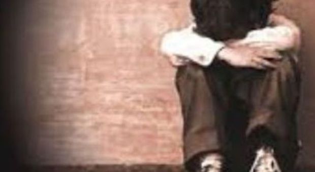 Pedofilia, sospetti abusi su 13enne, accusato amico di famiglia