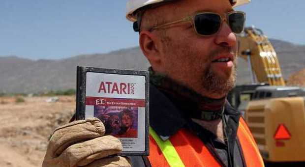 E.T., il videogame più brutto di sempre: ritrovate ​le copie. "Le ha seppellite la stessa Atari"
