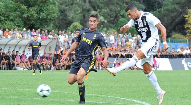 La Juve vince soffrendo a Verona: 3-2 al Chievo, Ronaldo rimane a secco. Gol vittoria di Bernardeschi