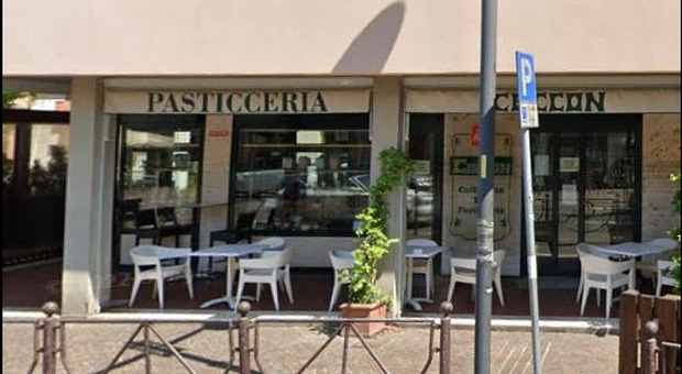 Pasticceria Ceccon in piazza a Carpenedo