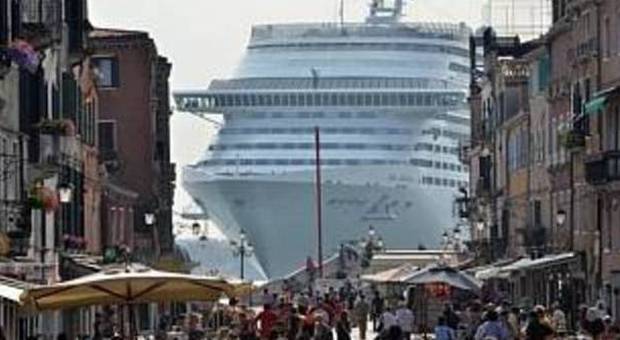 Grandi navi, le categorie a Renzi: «Salvare Marittima e occupazione»