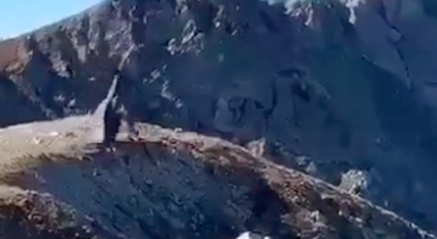 Impatto sfiorato sulle montagne del Trentino: elicottero dell'esercito si ribalta in quota