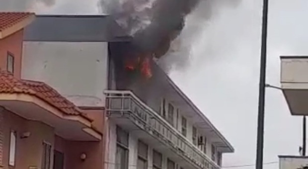 L'appartamento incendiato