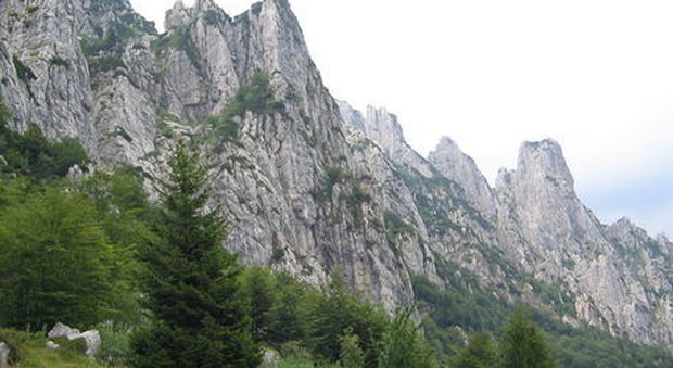Cade nel vuoto dalla Sisilla, morto un 23enne di Valli del Pasubio