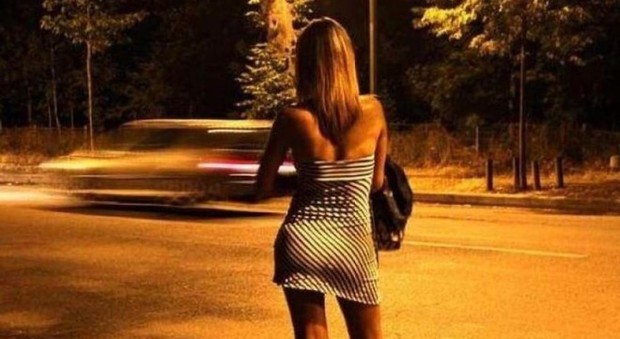 Prostituta espulsa per tre anni, ma il Tar le dà ragione: Non è pericolosa