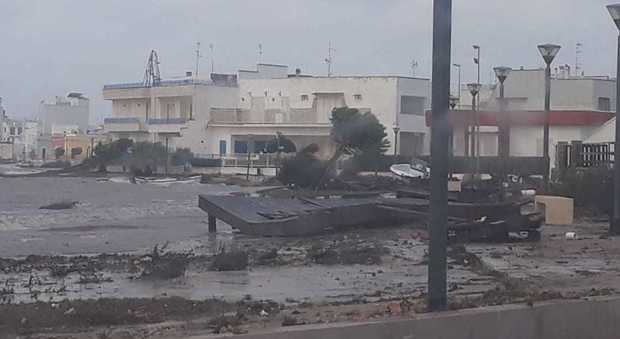Violenta tromba d'aria a Porto Cesareo: danni al porto, crolla un pontile. Il sindaco: «Città in ginocchio»