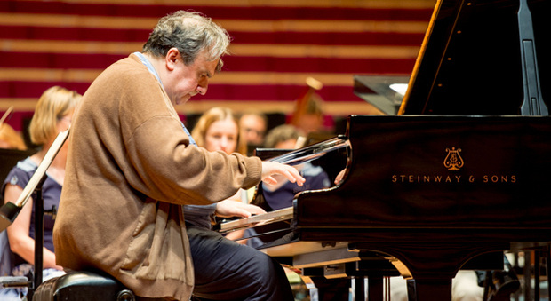 Il pianista Yefim Bronfman il 19 si esibisce a Santa Cecilia