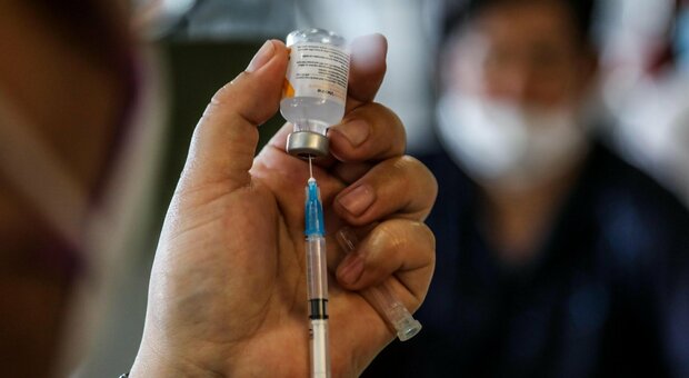 Vaccino, pronti 5.174 farmacisti a iniettare le dosi in presenza di un medico «supervisore»