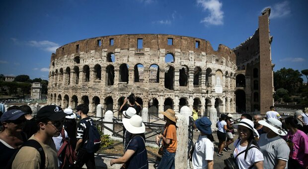 L'estate d'oro del Colosseo: oltre 2 milioni di visitatori. Sangiuliano: «La Roma antica attrae sempre più in tutto il mondo»