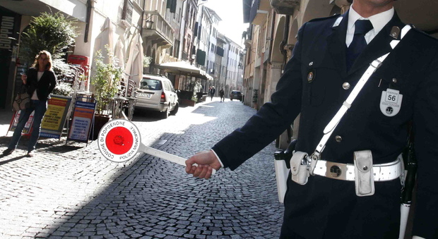 Truffa antimulte, beccato furbetto con targa straniera: auto sequestrata e 3650 euro di sanzione