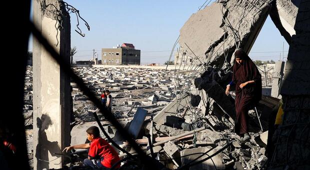 Rafah, ripartono i raid aerei: nuova strage di bambini, morti dieci palestinesi