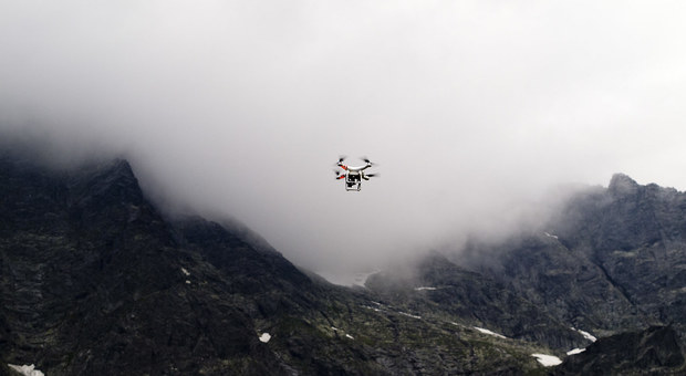 Rapitore di bimbi e donne evade dal carcere e si nasconde tra i monti per 17 anni: un drone lo ritrova