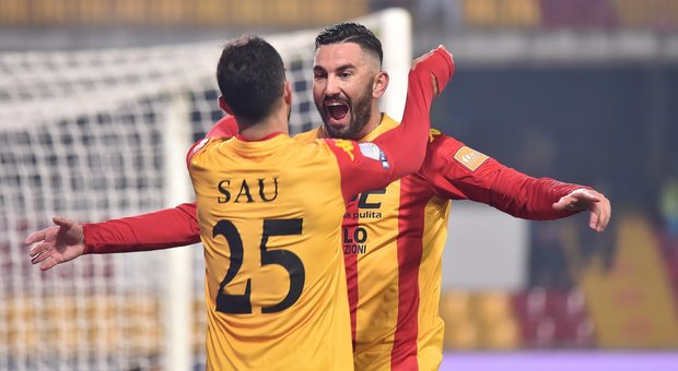 Benevento straripante: cinque gol al Trapani con tripletta di Viola