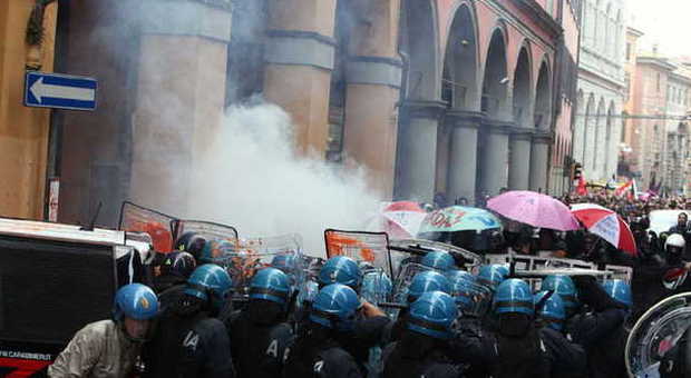 Scontri a Bologna, il sindaco: «Non è antifascismo, ma sua negazione»